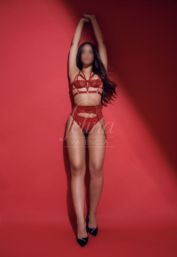 Escort latina cuerpo natural para striptease en club sexual Felina Valencia
